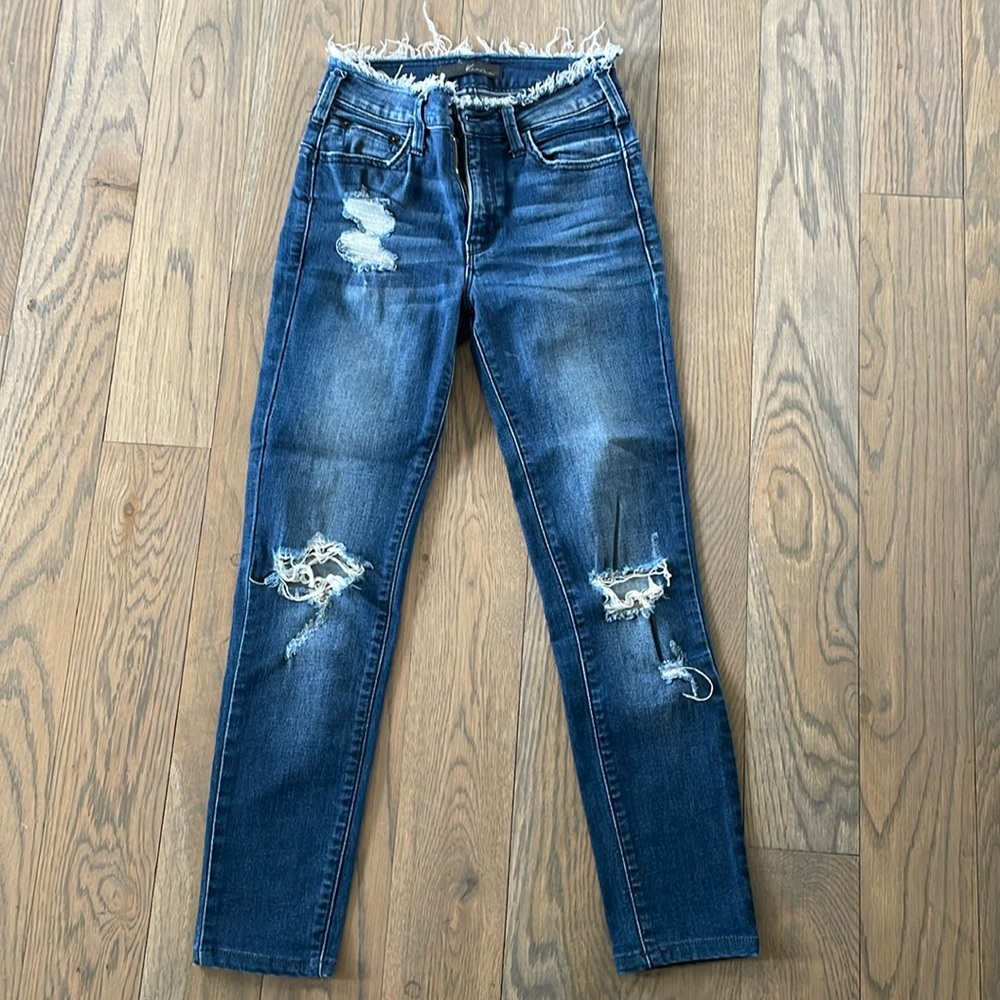 High waisted skinny jeans with frayed waist